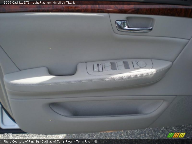 Light Platinum Metallic / Titanium 2006 Cadillac DTS