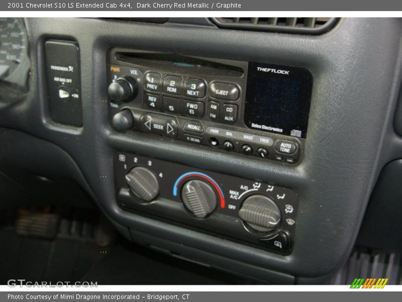 Controls of 2001 S10 LS Extended Cab 4x4