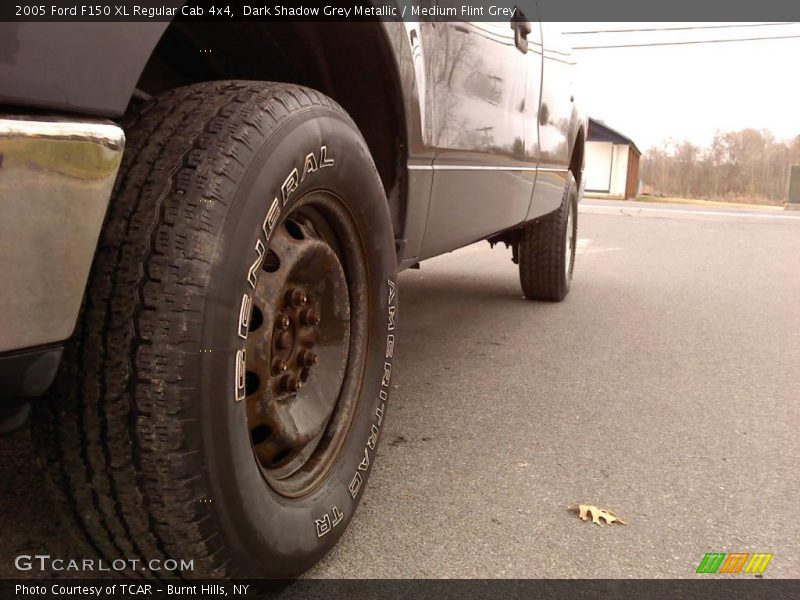 Dark Shadow Grey Metallic / Medium Flint Grey 2005 Ford F150 XL Regular Cab 4x4