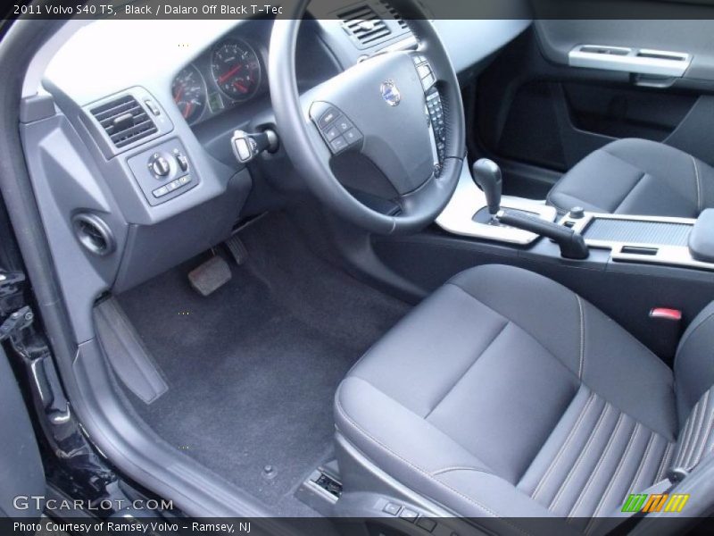  2011 S40 T5 Dalaro Off Black T-Tec Interior