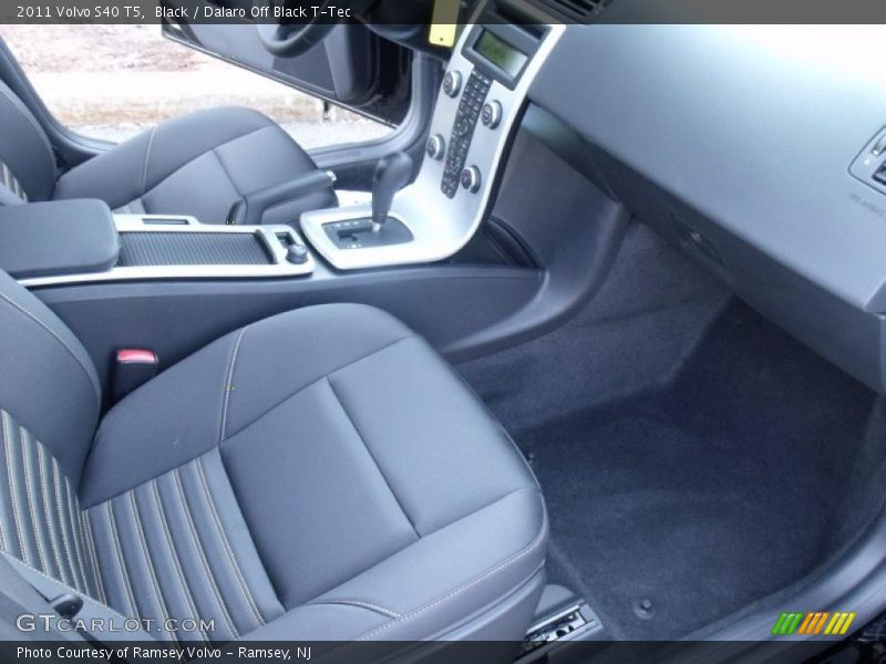  2011 S40 T5 Dalaro Off Black T-Tec Interior