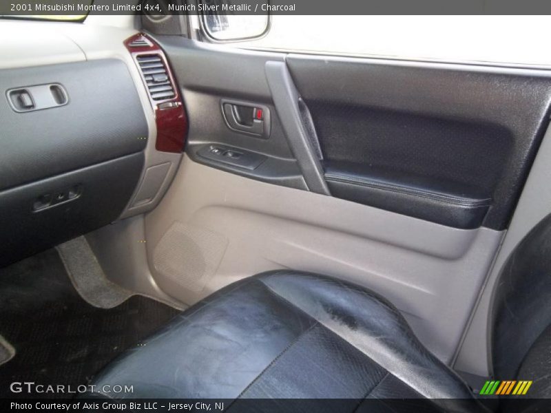Munich Silver Metallic / Charcoal 2001 Mitsubishi Montero Limited 4x4
