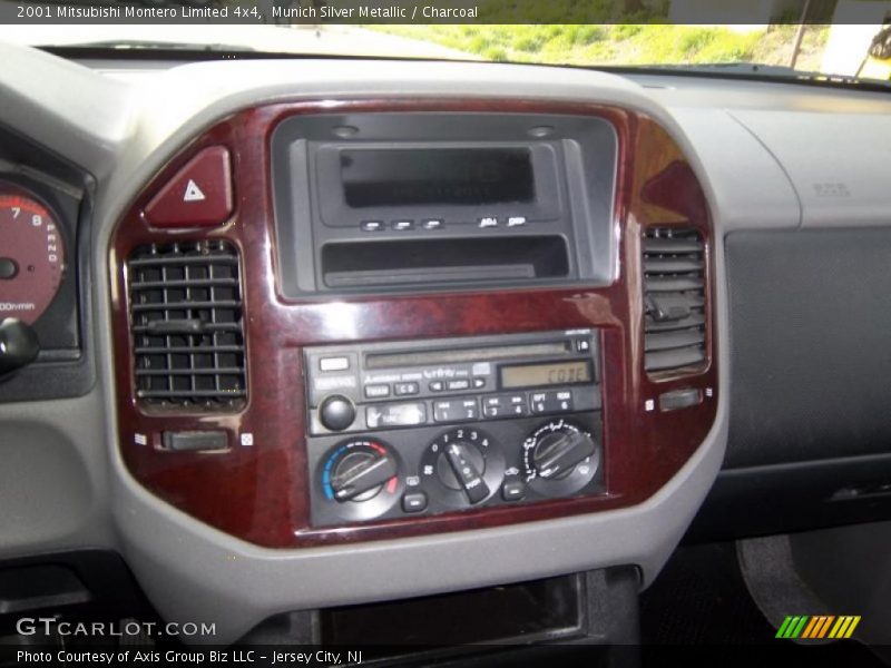 Munich Silver Metallic / Charcoal 2001 Mitsubishi Montero Limited 4x4