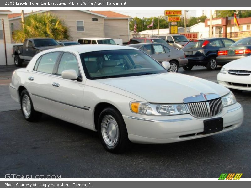 Vibrant White / Light Parchment 2002 Lincoln Town Car Executive