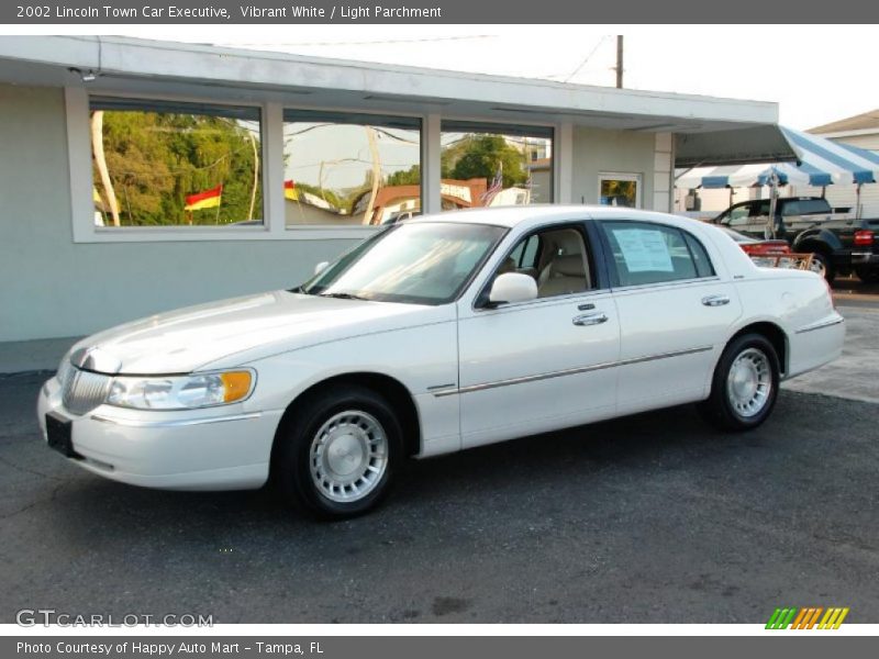 Vibrant White / Light Parchment 2002 Lincoln Town Car Executive
