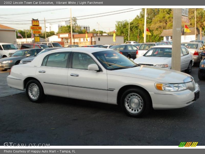  2002 Town Car Executive Vibrant White