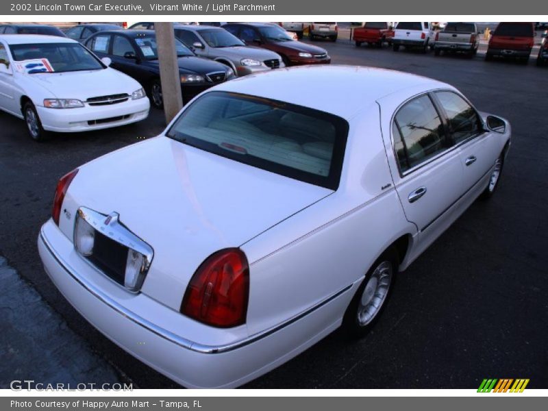 Vibrant White / Light Parchment 2002 Lincoln Town Car Executive