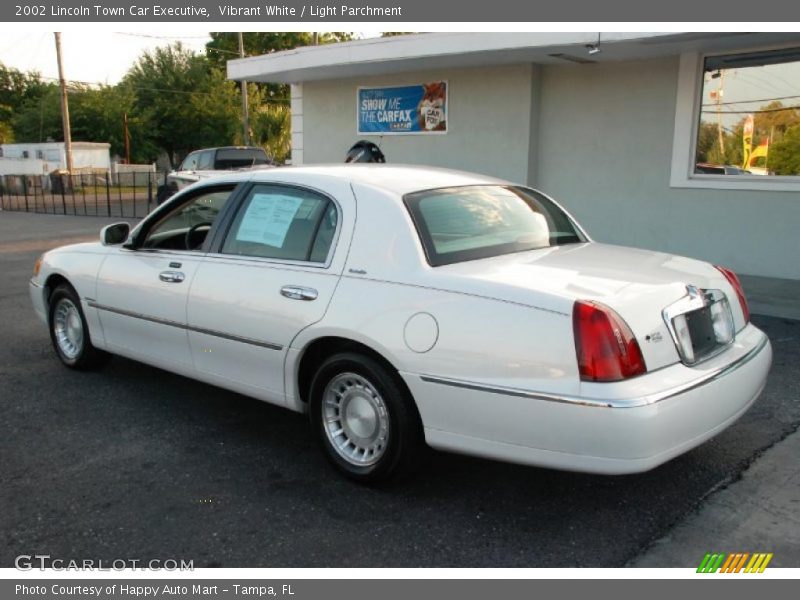 Vibrant White / Light Parchment 2002 Lincoln Town Car Executive
