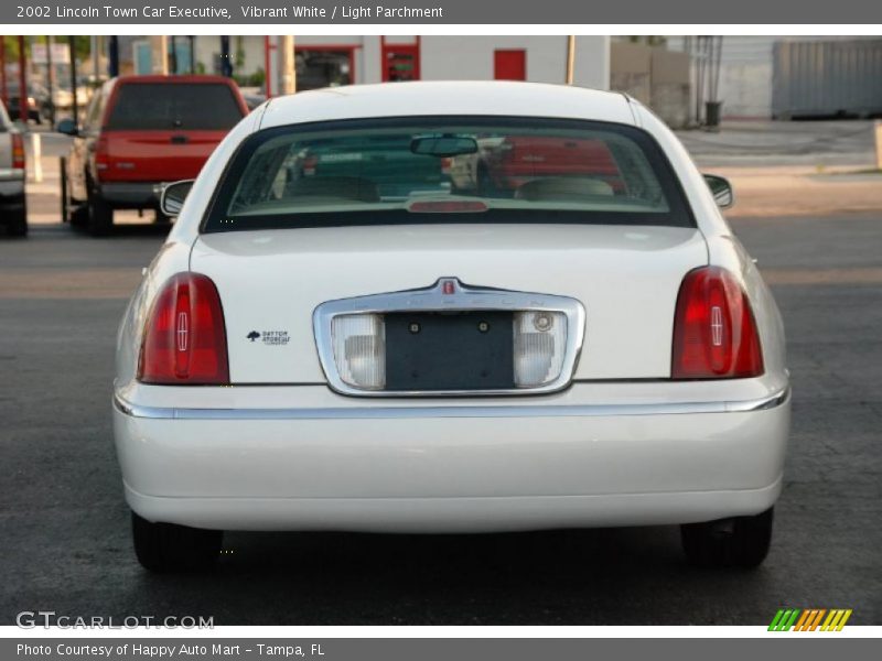 Vibrant White / Light Parchment 2002 Lincoln Town Car Executive