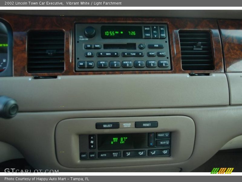 Controls of 2002 Town Car Executive