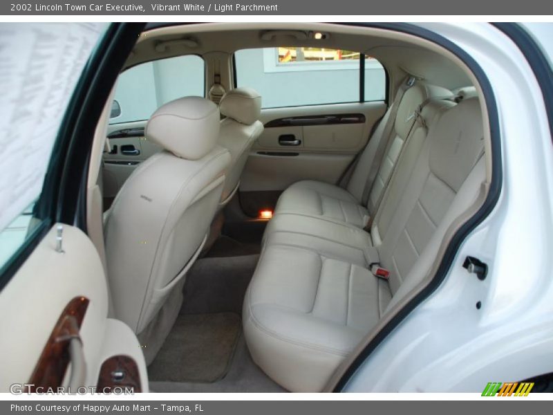 Vibrant White / Light Parchment 2002 Lincoln Town Car Executive