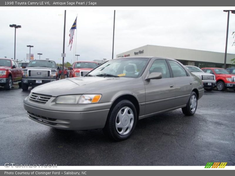 Front 3/4 View of 1998 Camry LE V6