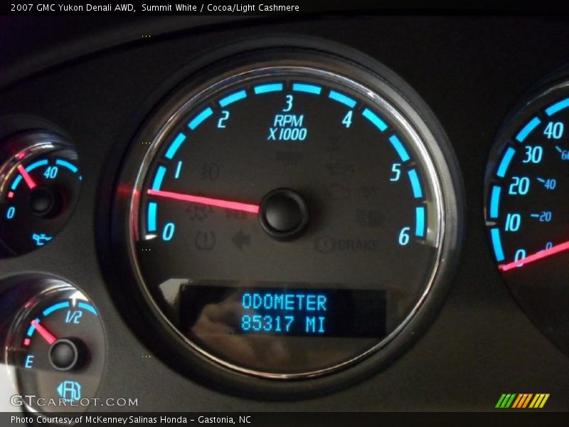 Summit White / Cocoa/Light Cashmere 2007 GMC Yukon Denali AWD