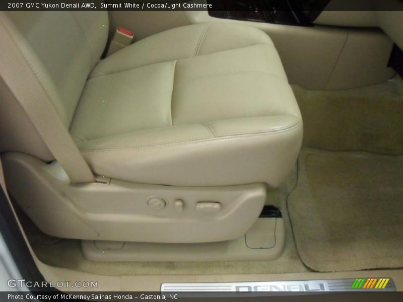 Summit White / Cocoa/Light Cashmere 2007 GMC Yukon Denali AWD