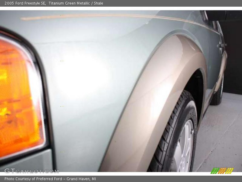 Titanium Green Metallic / Shale 2005 Ford Freestyle SE