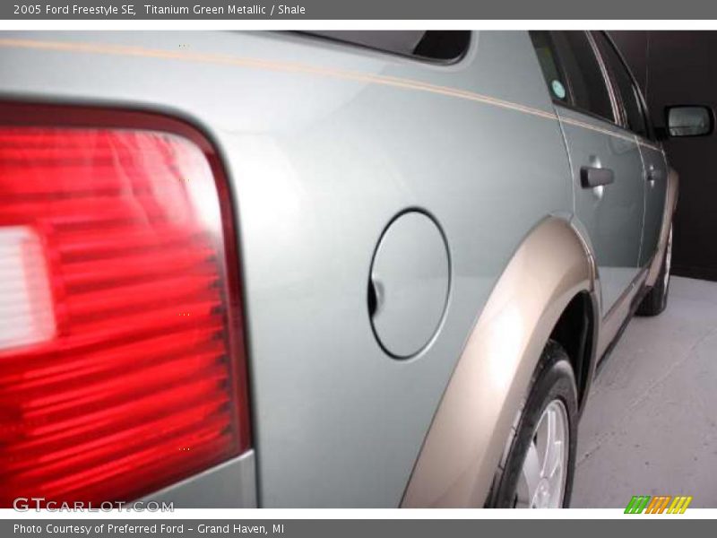 Titanium Green Metallic / Shale 2005 Ford Freestyle SE