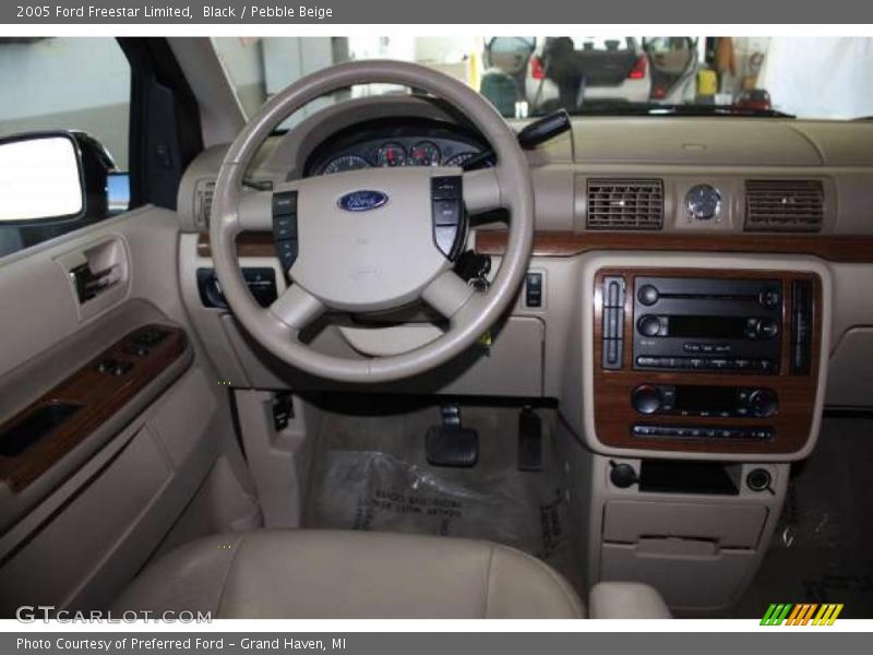 Black / Pebble Beige 2005 Ford Freestar Limited