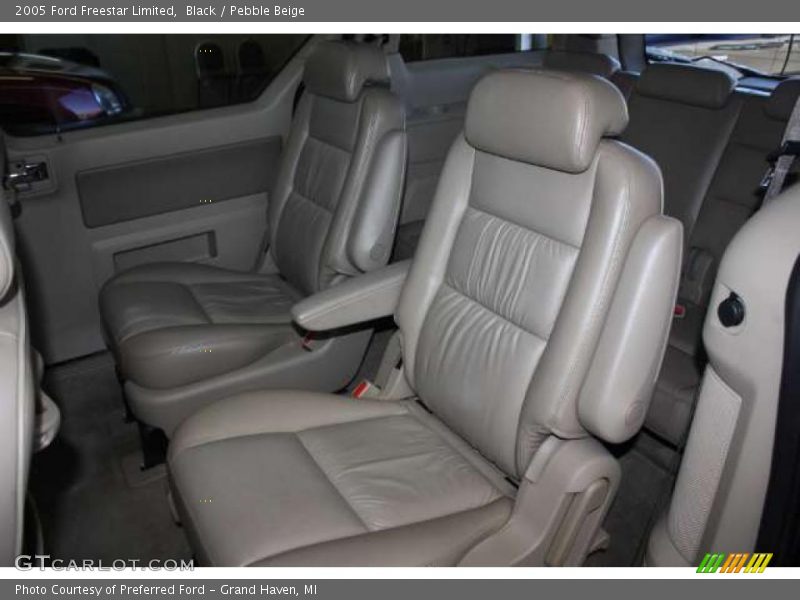 Black / Pebble Beige 2005 Ford Freestar Limited