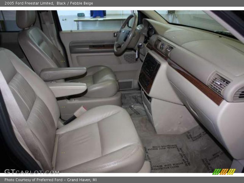 Black / Pebble Beige 2005 Ford Freestar Limited