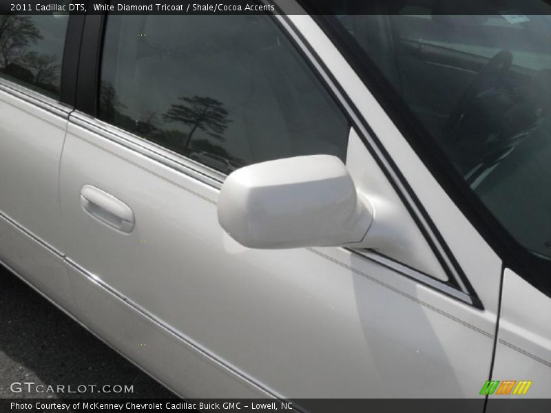 White Diamond Tricoat / Shale/Cocoa Accents 2011 Cadillac DTS