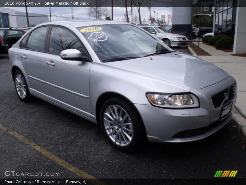 Silver Metallic / Off Black 2010 Volvo S40 2.4i