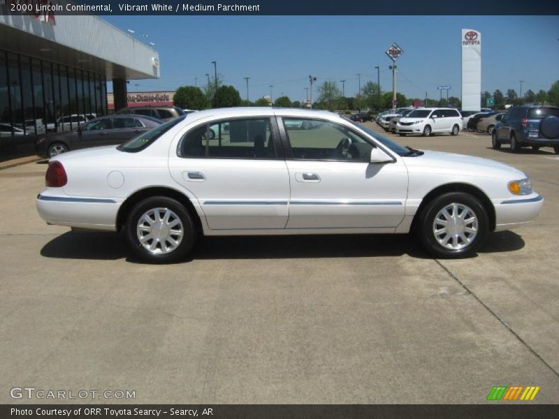 Vibrant White / Medium Parchment 2000 Lincoln Continental