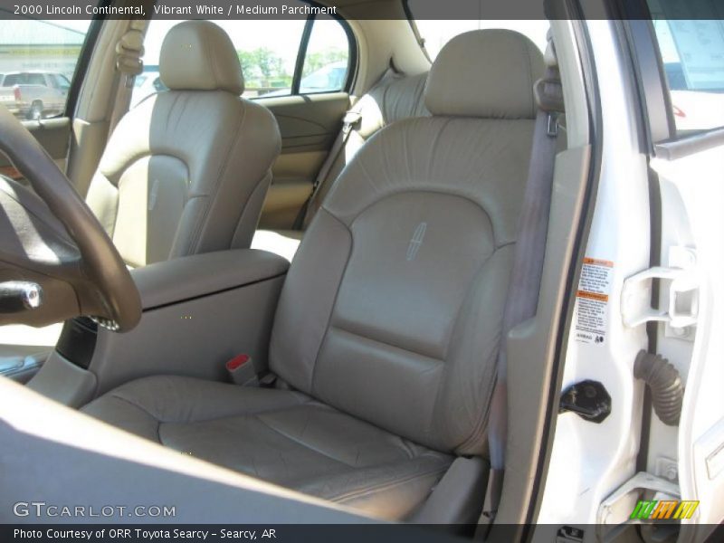 Vibrant White / Medium Parchment 2000 Lincoln Continental