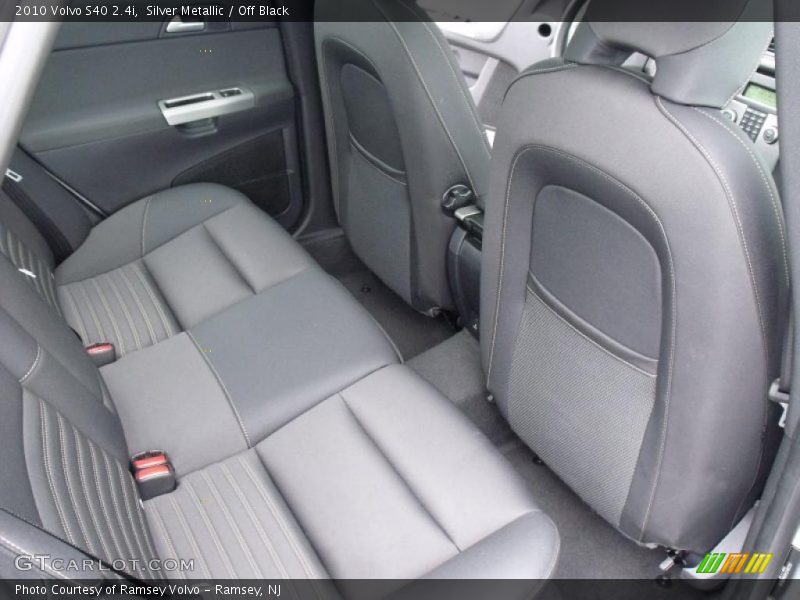 Silver Metallic / Off Black 2010 Volvo S40 2.4i