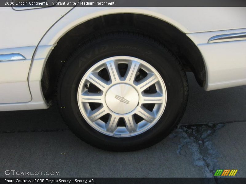 Vibrant White / Medium Parchment 2000 Lincoln Continental