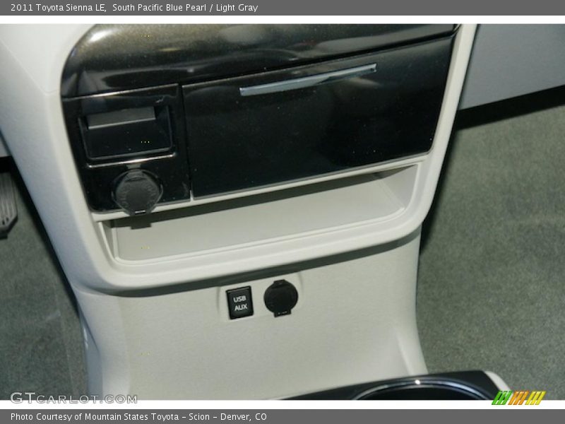 South Pacific Blue Pearl / Light Gray 2011 Toyota Sienna LE