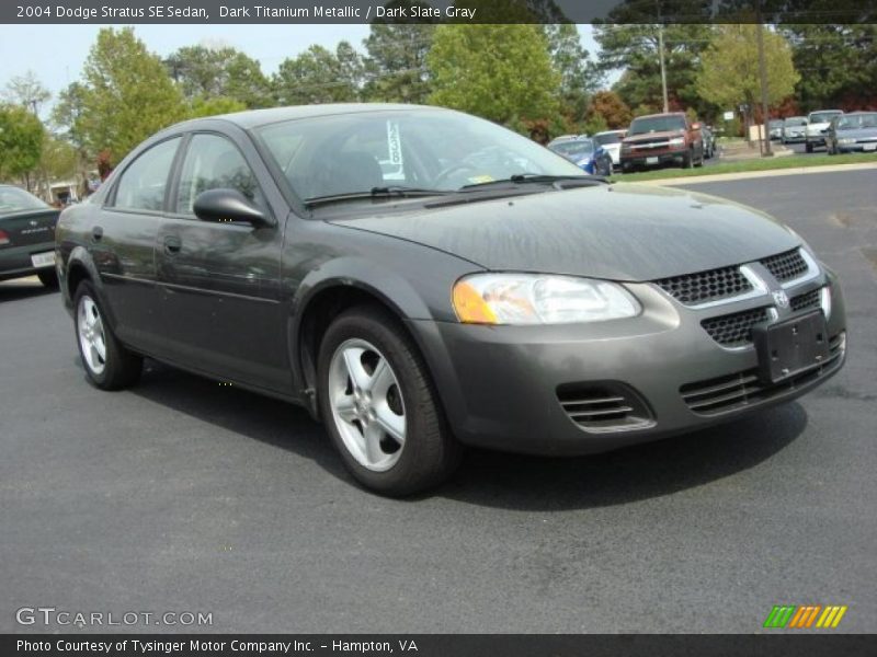 Front 3/4 View of 2004 Stratus SE Sedan