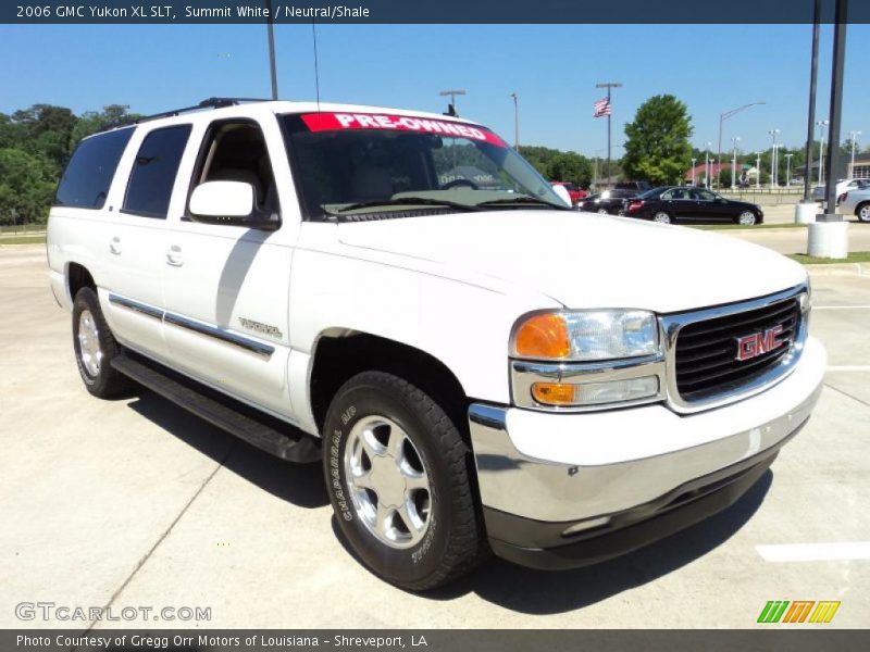 Front 3/4 View of 2006 Yukon XL SLT