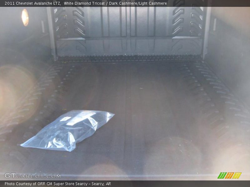 White Diamond Tricoat / Dark Cashmere/Light Cashmere 2011 Chevrolet Avalanche LTZ