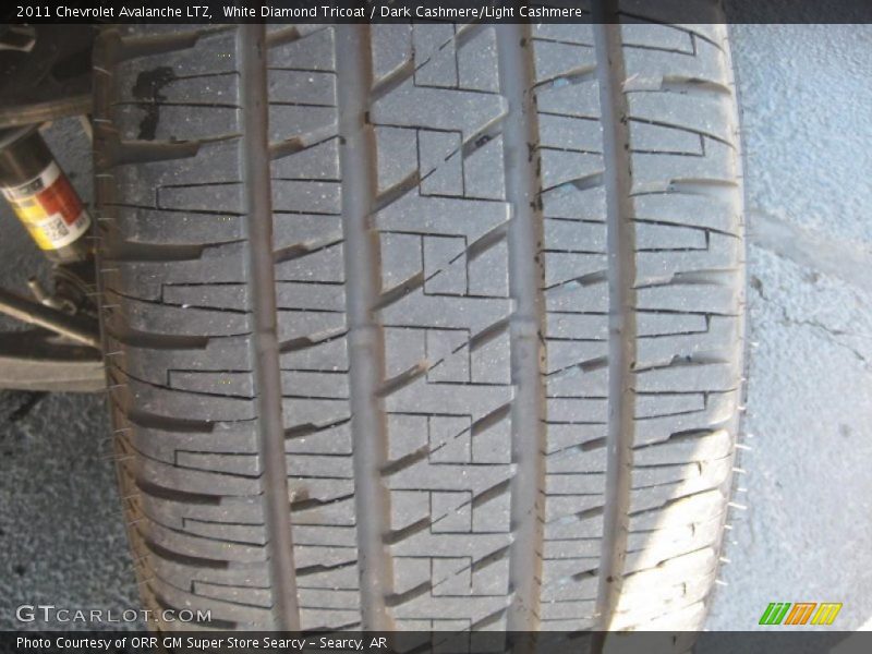 White Diamond Tricoat / Dark Cashmere/Light Cashmere 2011 Chevrolet Avalanche LTZ