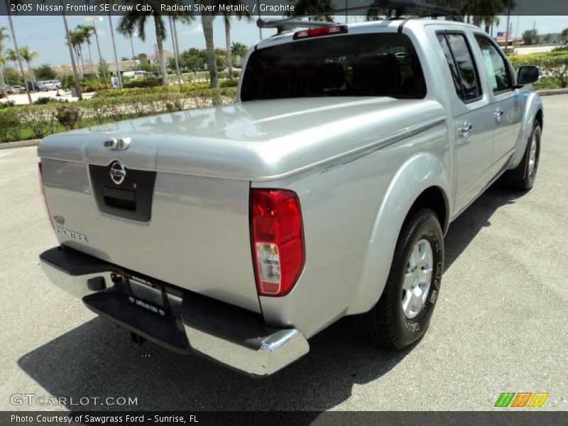 Radiant Silver Metallic / Graphite 2005 Nissan Frontier SE Crew Cab