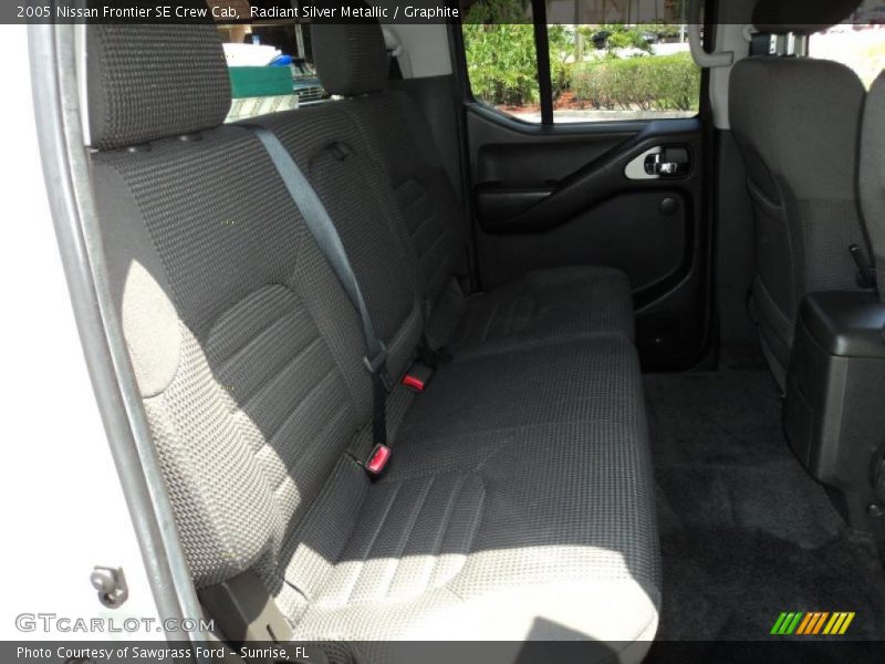 Radiant Silver Metallic / Graphite 2005 Nissan Frontier SE Crew Cab