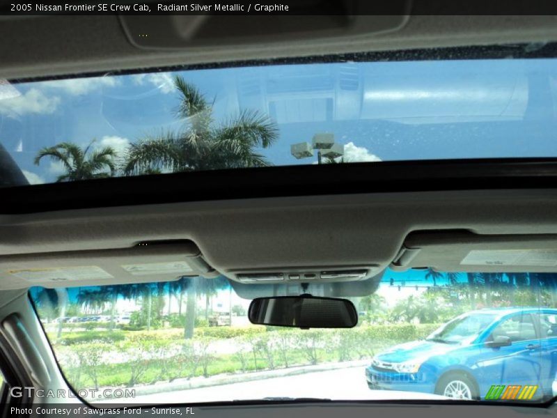Radiant Silver Metallic / Graphite 2005 Nissan Frontier SE Crew Cab