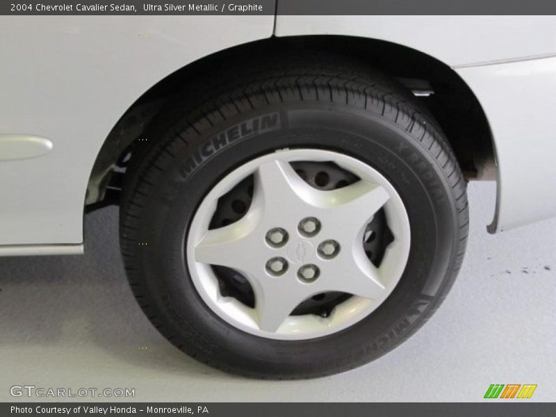 Ultra Silver Metallic / Graphite 2004 Chevrolet Cavalier Sedan