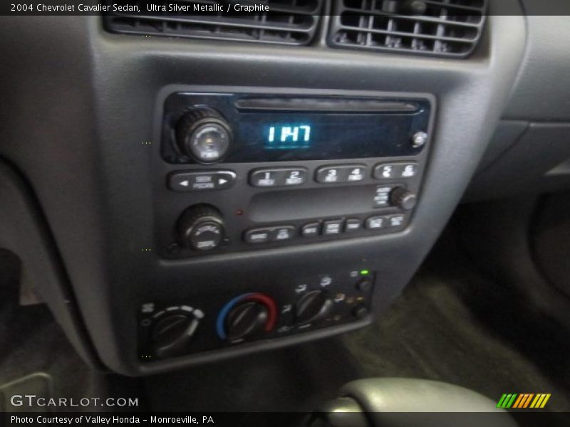Ultra Silver Metallic / Graphite 2004 Chevrolet Cavalier Sedan
