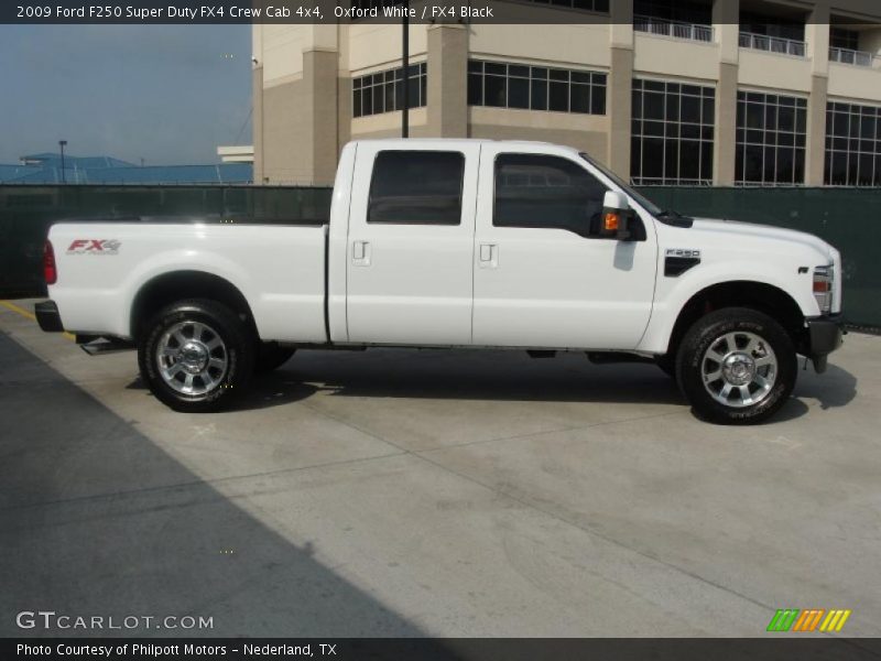 Oxford White / FX4 Black 2009 Ford F250 Super Duty FX4 Crew Cab 4x4