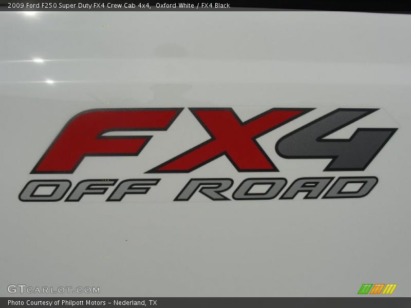 Oxford White / FX4 Black 2009 Ford F250 Super Duty FX4 Crew Cab 4x4