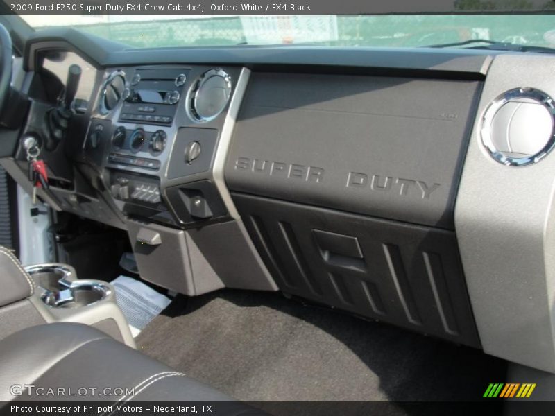 Oxford White / FX4 Black 2009 Ford F250 Super Duty FX4 Crew Cab 4x4
