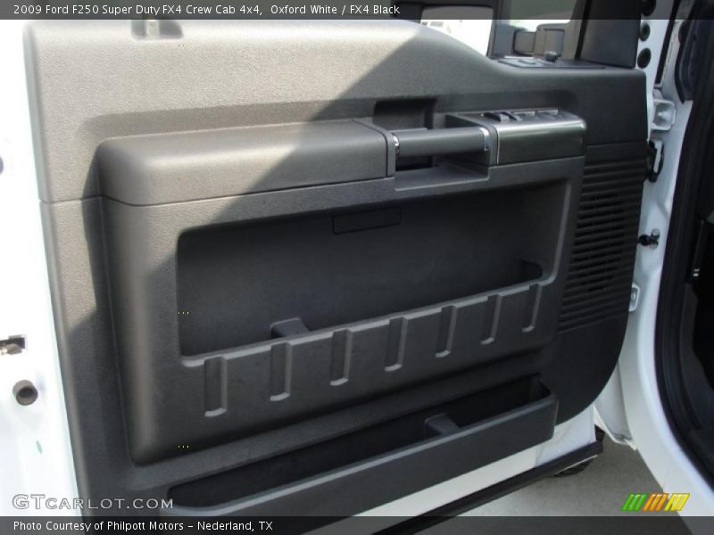 Oxford White / FX4 Black 2009 Ford F250 Super Duty FX4 Crew Cab 4x4