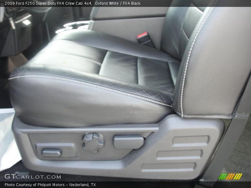 Oxford White / FX4 Black 2009 Ford F250 Super Duty FX4 Crew Cab 4x4