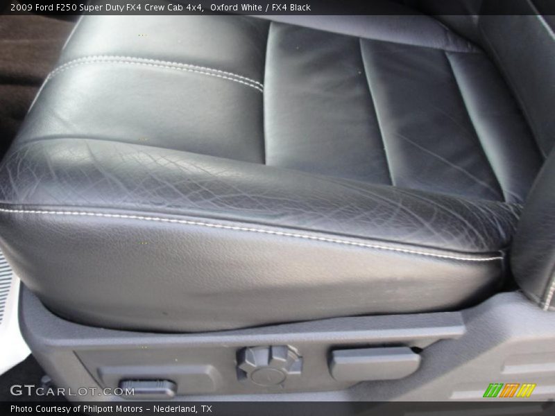 Oxford White / FX4 Black 2009 Ford F250 Super Duty FX4 Crew Cab 4x4