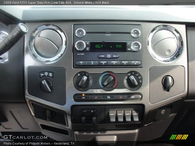 Oxford White / FX4 Black 2009 Ford F250 Super Duty FX4 Crew Cab 4x4