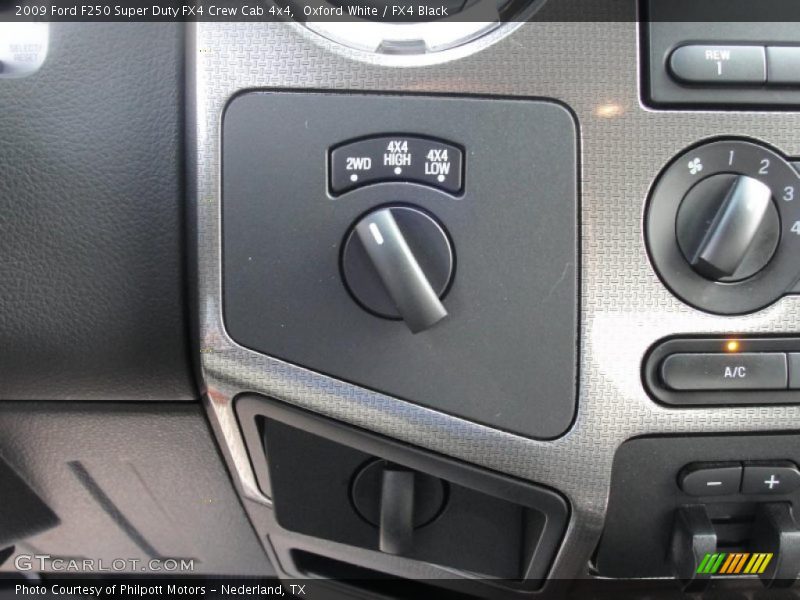 Oxford White / FX4 Black 2009 Ford F250 Super Duty FX4 Crew Cab 4x4