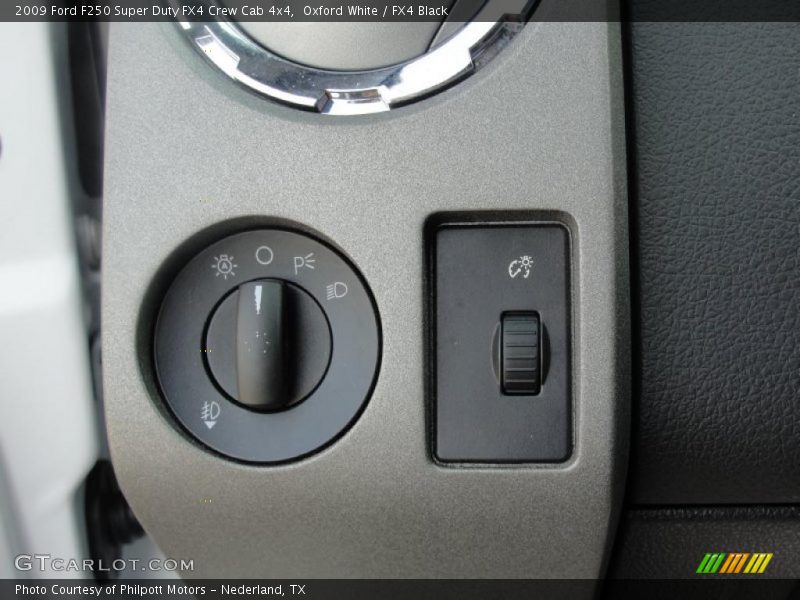Oxford White / FX4 Black 2009 Ford F250 Super Duty FX4 Crew Cab 4x4
