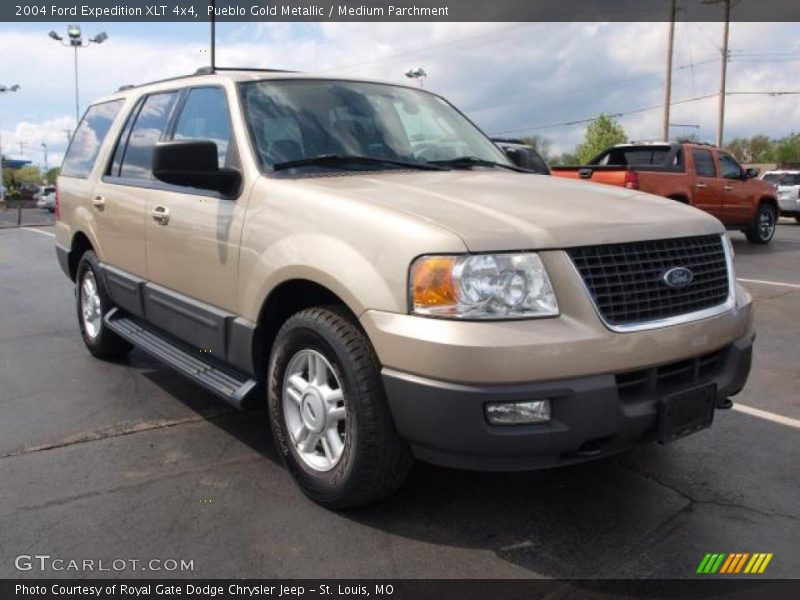 Front 3/4 View of 2004 Expedition XLT 4x4