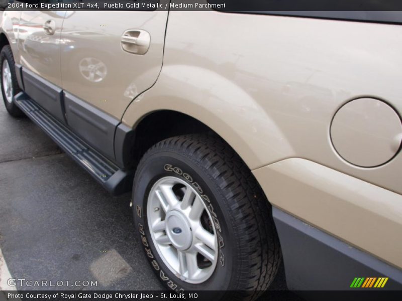 Pueblo Gold Metallic / Medium Parchment 2004 Ford Expedition XLT 4x4